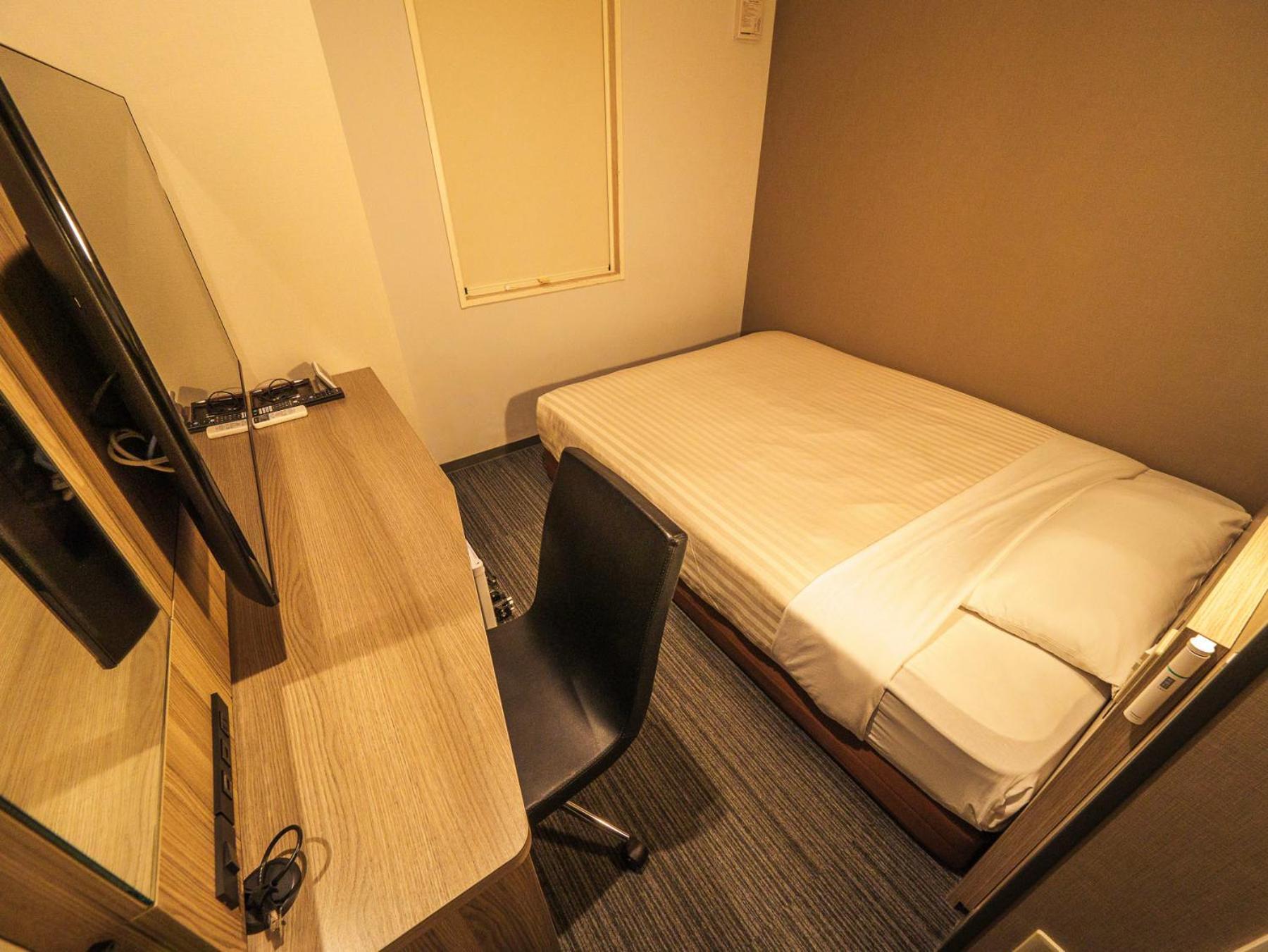 Super Hotel Yokohama Kannai Buitenkant foto